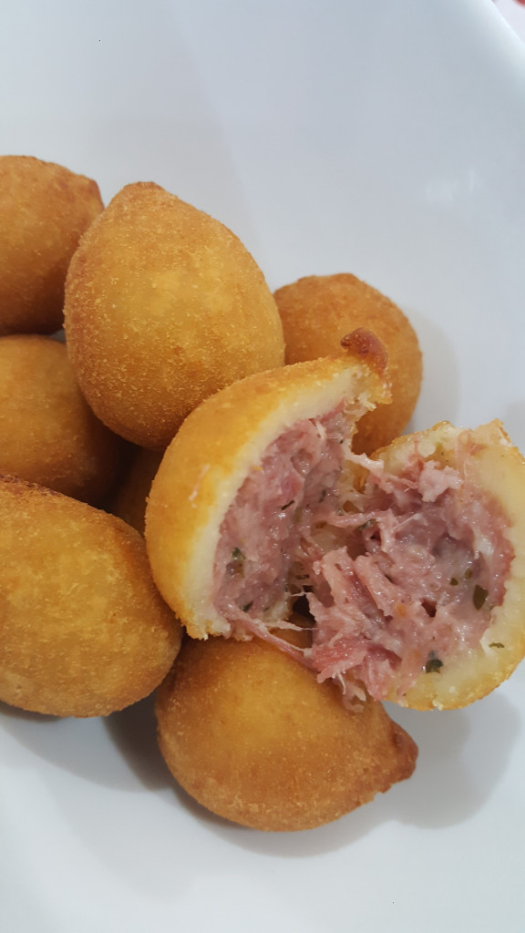 COXINHA DE CARNE SECA Salgados E Cia